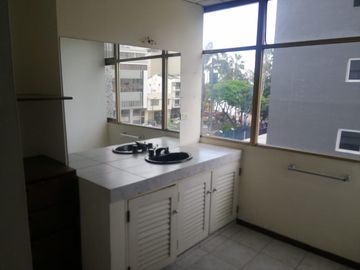 VENDO DEPARTAMENTO MALECON 2000