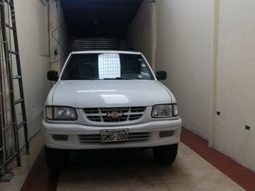 VENDO CASA CON DOS LOCALES EN AV. QUITO Y MANABI