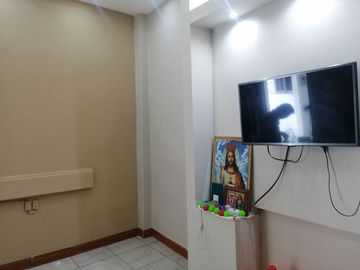 VENDO CASA CON DOS LOCALES EN AV. QUITO Y MANABI