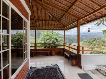 Se vende casa con terreno en Landangui -Malacatos
