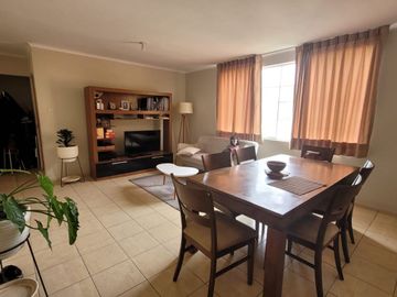 Céntrico, espacioso y muy iluminado departamento en “Agrupamiento Miraflores”