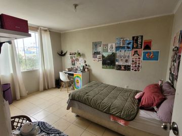 Céntrico, espacioso y muy iluminado departamento en “Agrupamiento Miraflores”