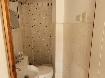 Céntrico, espacioso y muy iluminado departamento en “Agrupamiento Miraflores”