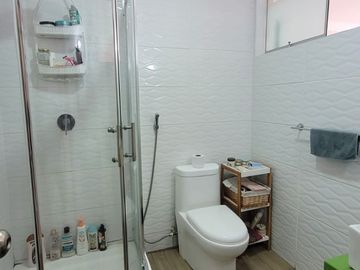 Céntrico, espacioso y muy iluminado departamento en “Agrupamiento Miraflores”