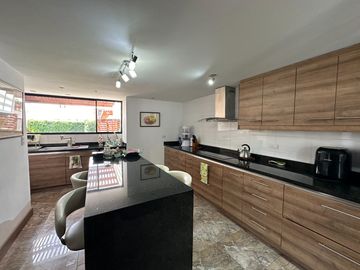 Casa de Venta Cumbaya, Sector Reservorio Dentro de Urbanización