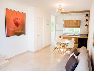 VENTA CASA NUEVA CON AMENIDADES ZONA NORTE CANCUN