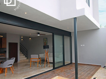 Casa en venta con alberca en privada residencial.