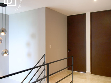 Casa en venta con alberca en privada residencial.