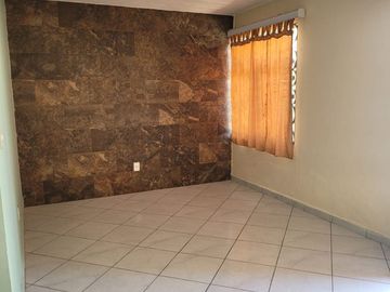 Casa amplia en zona sur por adolf horm