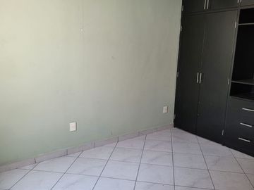 Casa amplia en zona sur por adolf horm
