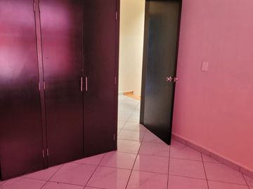 Casa amplia en zona sur por adolf horm