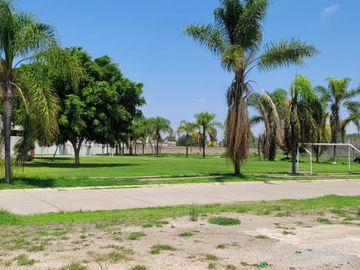Casa amplia en zona sur por adolf horm