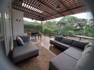 VENTA DE CASA POR LA VÌA CHONE EN URB. PRIVADA