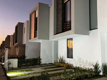 CASA EN VENTA EN CAPITTALA, Residencial a 400 MTS DEL HOSPITAL DE ALTA ESPECIALIDAD ZONA SUR