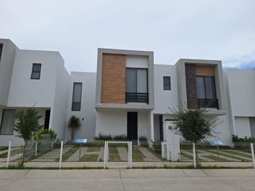 CASA EN VENTA EN CAPITTALA, Residencial a 400 MTS DEL HOSPITAL DE ALTA ESPECIALIDAD ZONA SUR