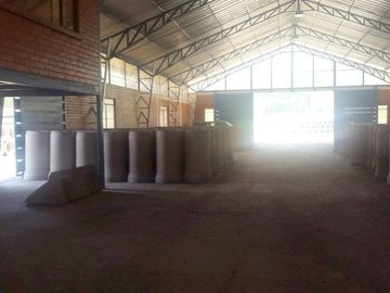 Excelente terreno en venta 10.000m2 mas Nave Industrial Vía Cumbe