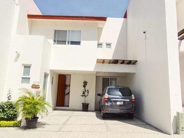 VENTA DE CASA EN CONDOMINIO CON VIGILANCIA EN PUEBLO MAGICO XOCHITEPEC, MOR $1,800,000.00