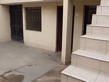 Casa de 2 Pisos con 2 Cocheras en Venta, Ideal para Remodelar 180M2