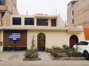 Casa de 2 Pisos con 2 Cocheras en Venta, Ideal para Remodelar 180M2