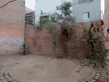 Casa de 2 Pisos con 2 Cocheras en Venta, Ideal para Remodelar 180M2