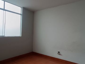 Casa de 2 Pisos con 2 Cocheras en Venta, Ideal para Remodelar 180M2