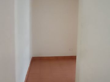 Casa de 2 Pisos con 2 Cocheras en Venta, Ideal para Remodelar 180M2