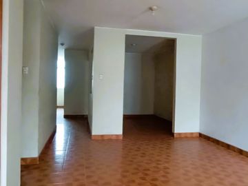 Casa de 2 Pisos con 2 Cocheras en Venta, Ideal para Remodelar 180M2