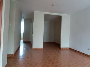 Casa de 2 Pisos con 2 Cocheras en Venta, Ideal para Remodelar 180M2