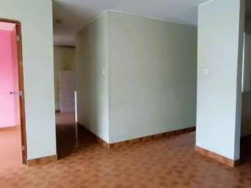 Casa de 2 Pisos con 2 Cocheras en Venta, Ideal para Remodelar 180M2