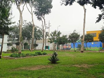 Casa de 2 Pisos con 2 Cocheras en Venta, Ideal para Remodelar 180M2