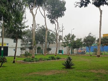 Casa de 2 Pisos con 2 Cocheras en Venta, Ideal para Remodelar 180M2