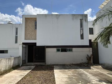 HERMOSA CASA EN VENTA EN EL FRACCIONAMIENTO LAS AMERICAS MÉRIDA, YUCATÁN