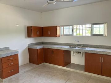 HERMOSA CASA EN VENTA EN EL FRACCIONAMIENTO LAS AMERICAS MÉRIDA, YUCATÁN