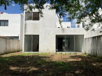 HERMOSA CASA EN VENTA EN EL FRACCIONAMIENTO LAS AMERICAS MÉRIDA, YUCATÁN