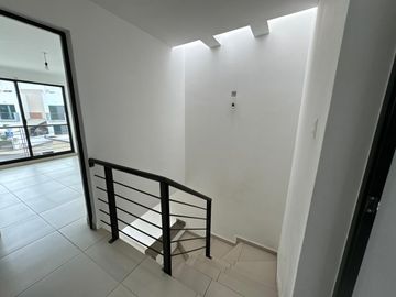 Rento casa en fraccionamiento horizontes modelo Viena