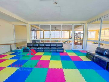 Departamento con terraza y vista a las áreas comunes