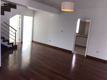 VENDO PRECIOSO DUPLEX  con Vista a parque y al mar