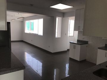 VENDO PRECIOSO DUPLEX  con Vista a parque y al mar