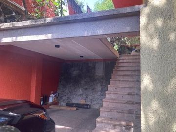 HERMOSA Y AMPLIA CASA AL SUR DE LA CIUDAD