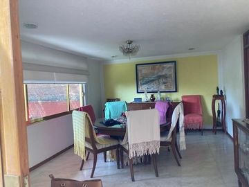 HERMOSA Y AMPLIA CASA AL SUR DE LA CIUDAD