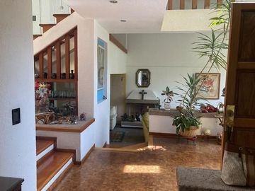 HERMOSA Y AMPLIA CASA AL SUR DE LA CIUDAD