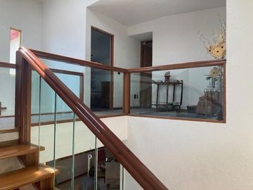 HERMOSA Y AMPLIA CASA AL SUR DE LA CIUDAD