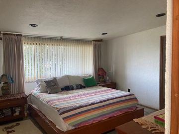 HERMOSA Y AMPLIA CASA AL SUR DE LA CIUDAD