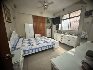 Venta casa de dos pisos en Barrio Garay centro de Guayaquil
