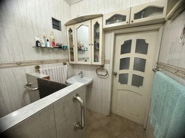 Venta casa de dos pisos en Barrio Garay centro de Guayaquil