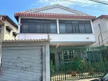 Venta casa de dos pisos en Barrio Garay centro de Guayaquil