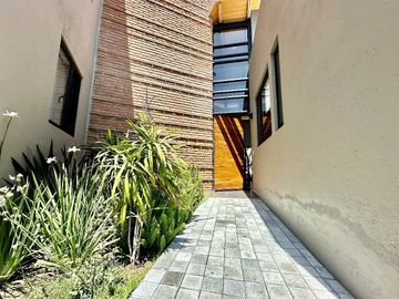 Hermosa casa de autor en Altozano