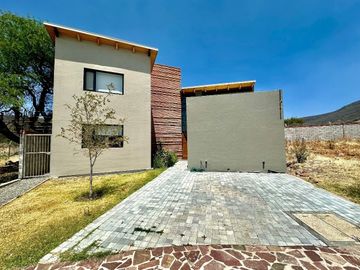 Hermosa casa de autor en Altozano