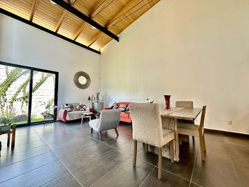 Hermosa casa de autor en Altozano