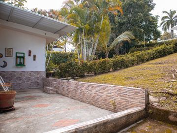 VENTA DE CASA QUINTA EN MELGAR CONDOMINIO EL PARAISO